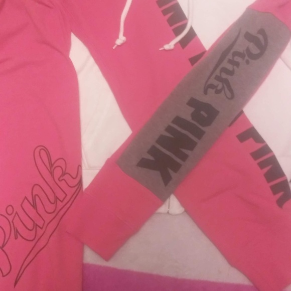 🆕NWT VICTORIAS SECRET PINK OUTFIT HOODIE/CAPRIS - Picture 7 of 8